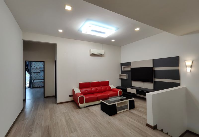  Kulai Bandar Putra / Jalan indah / Gate C Double Storey Semi D 