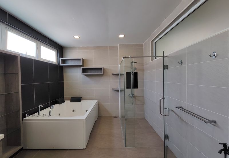  Kulai Bandar Putra / Jalan indah / Gate C Double Storey Semi D 