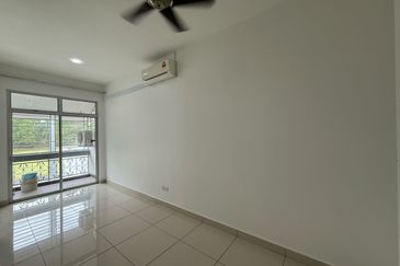 Kulai / Bandar Putra /  IOI Palm Villa Gate C / Double Storey Semi-D House 