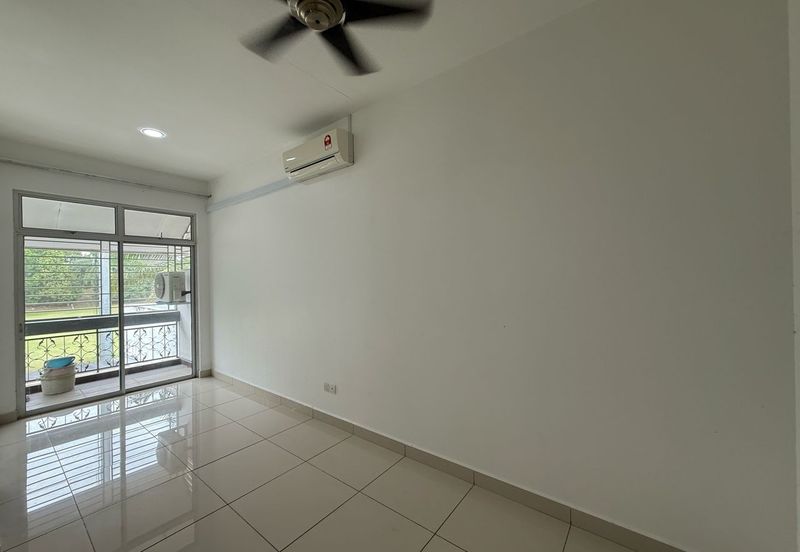 Kulai / Bandar Putra /  IOI Palm Villa Gate C / Double Storey Semi-D House 