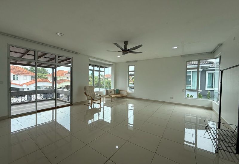 Kulai / Bandar Putra /  IOI Palm Villa Gate C / Double Storey Semi-D House 