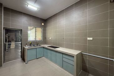 Kulai / Bandar Putra /  IOI Palm Villa Gate C / Double Storey Semi-D House 