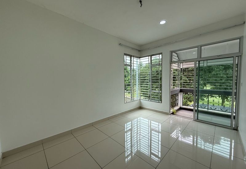 Kulai / Bandar Putra /  IOI Palm Villa Gate C / Double Storey Semi-D House 