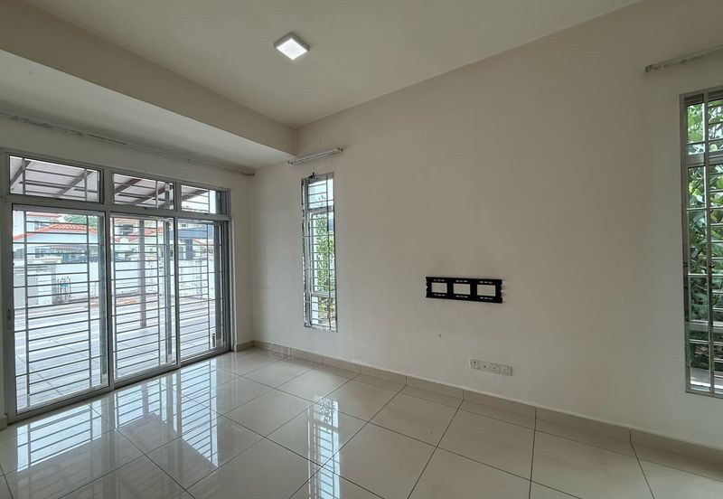 Kulai / Bandar Putra /  IOI Palm Villa Gate C / Double Storey Semi-D House 