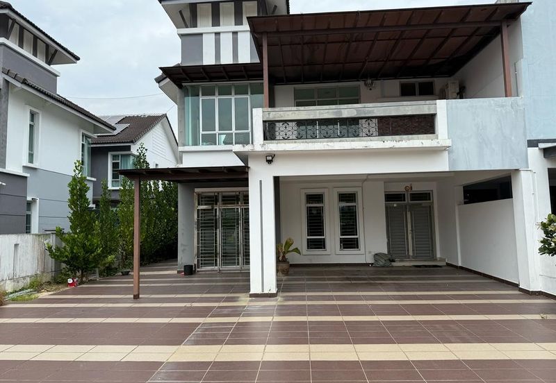 Kulai / Bandar Putra /  IOI Palm Villa Gate C / Double Storey Semi-D House 