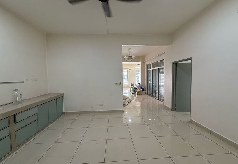 Kulai / Bandar Putra /  IOI Palm Villa Gate C / Double Storey Semi-D House 