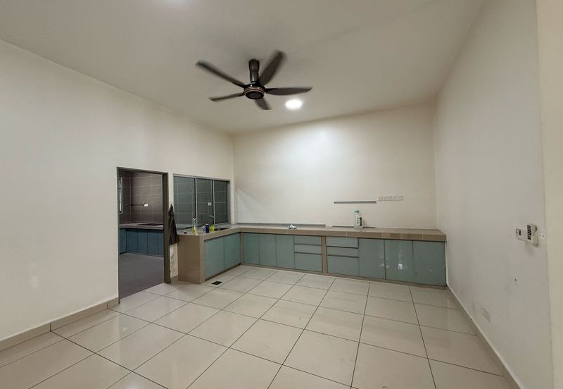 Kulai / Bandar Putra /  IOI Palm Villa Gate C / Double Storey Semi-D House 