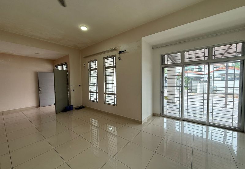 Kulai / Bandar Putra /  IOI Palm Villa Gate C / Double Storey Semi-D House 