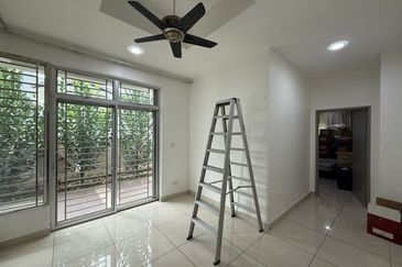 Kulai / Bandar Putra /  IOI Palm Villa Gate C / Double Storey Semi-D House 