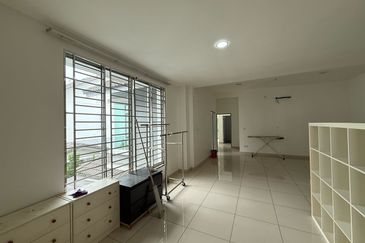 Kulai / Bandar Putra /  IOI Palm Villa Gate C / Double Storey Semi-D House 