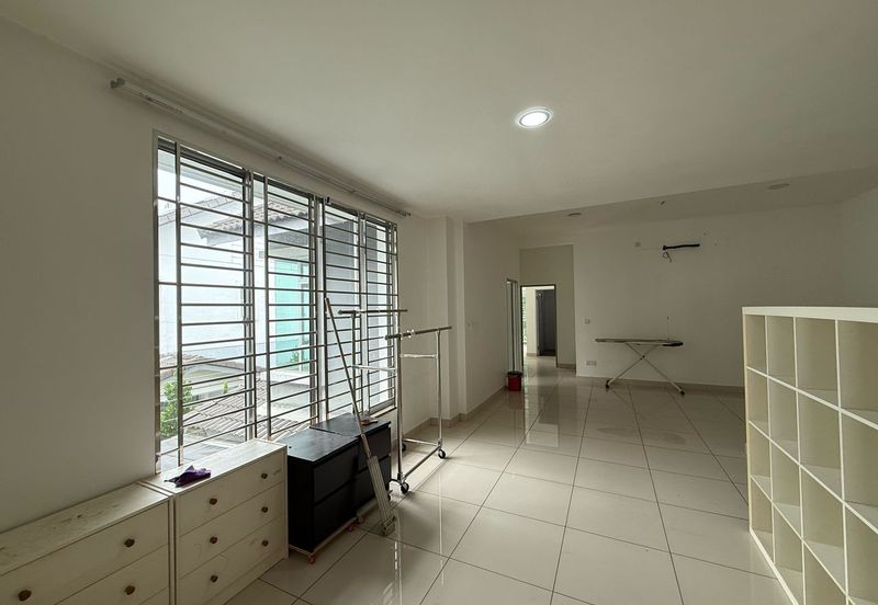 Kulai / Bandar Putra /  IOI Palm Villa Gate C / Double Storey Semi-D House 