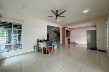 Kulai / Bandar Putra /  IOI Palm Villa Gate C / Double Storey Semi-D House 