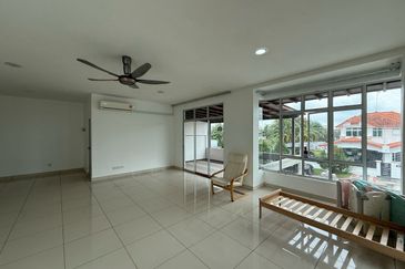 Kulai / Bandar Putra /  IOI Palm Villa Gate C / Double Storey Semi-D House 