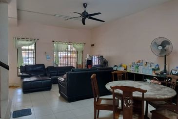Skudai / Taman Impian Skudai / Jalan Impian /Double Storey House Original unit 