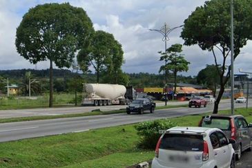 Kulai / Senai / Taman Senai Utama / 3 Storey Shoplot / Facing Main Road