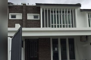 Skudai / Jalan Taman mutiara Utama 7 / Double Storey House 