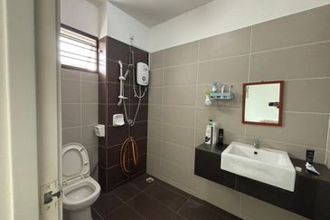 Skudai / Jalan Taman mutiara Utama 7 / Double Storey House 