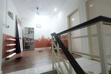 Kulai Bandar Putra / Jalan Enggang / Double Storey Terrace House