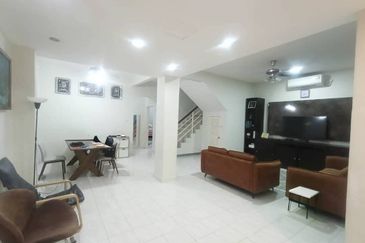 Kulai Bandar Putra / Jalan Enggang / Double Storey Terrace House