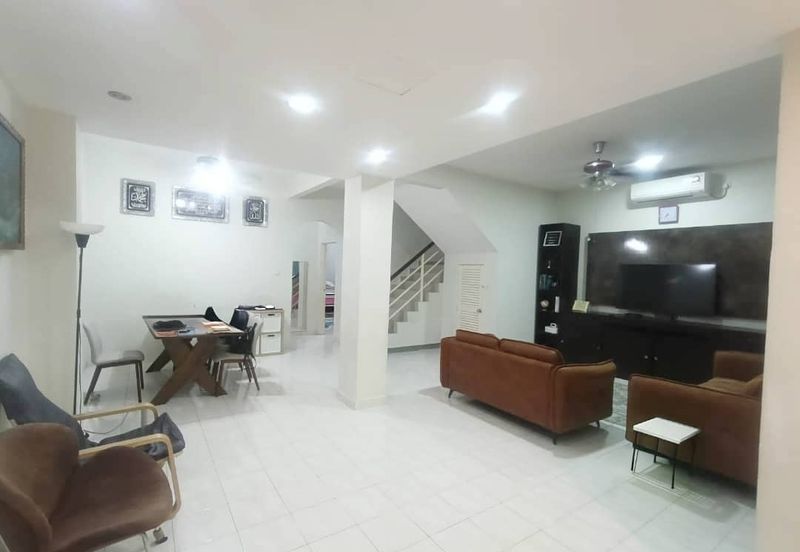 Kulai Bandar Putra / Jalan Enggang / Double Storey Terrace House
