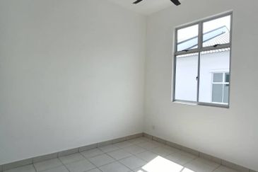 Kulai Bandar Putra / Jalan Bayan 3 / Brand New Single Storey House 