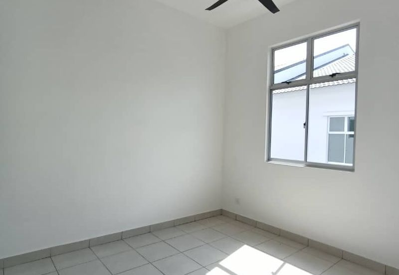 Kulai Bandar Putra / Jalan Bayan 3 / Brand New Single Storey House 