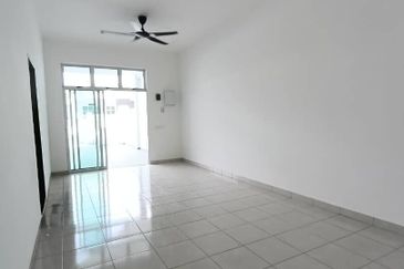 Kulai Bandar Putra / Jalan Bayan 3 / Brand New Single Storey House 