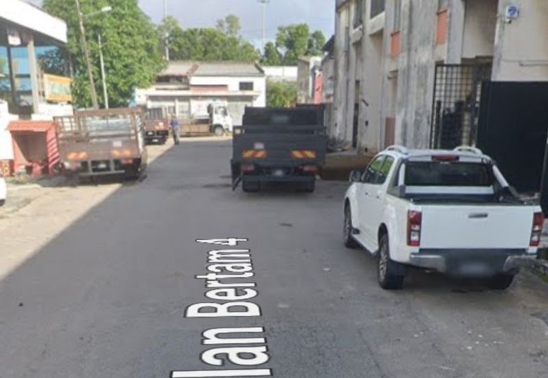 Johor Bahru/ Tamam Daya / Jalan Bertam / Single Storey Factory