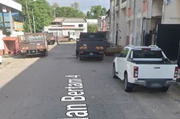 Johor Bahru/ Tamam Daya / Jalan Bertam / Single Storey Factory