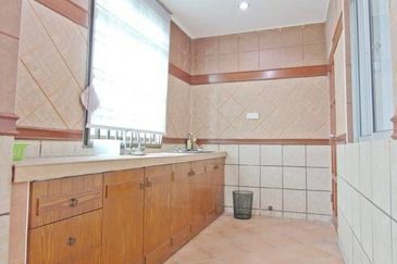 Kulai / Bandar Putra/ Jalan Merak / Single Storey Corner lot 