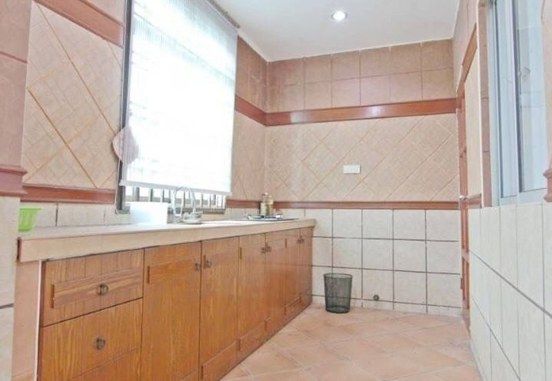 Kulai / Bandar Putra/ Jalan Merak / Single Storey Corner lot 