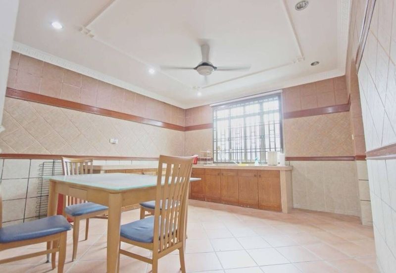 Kulai / Bandar Putra/ Jalan Merak / Single Storey Corner lot 