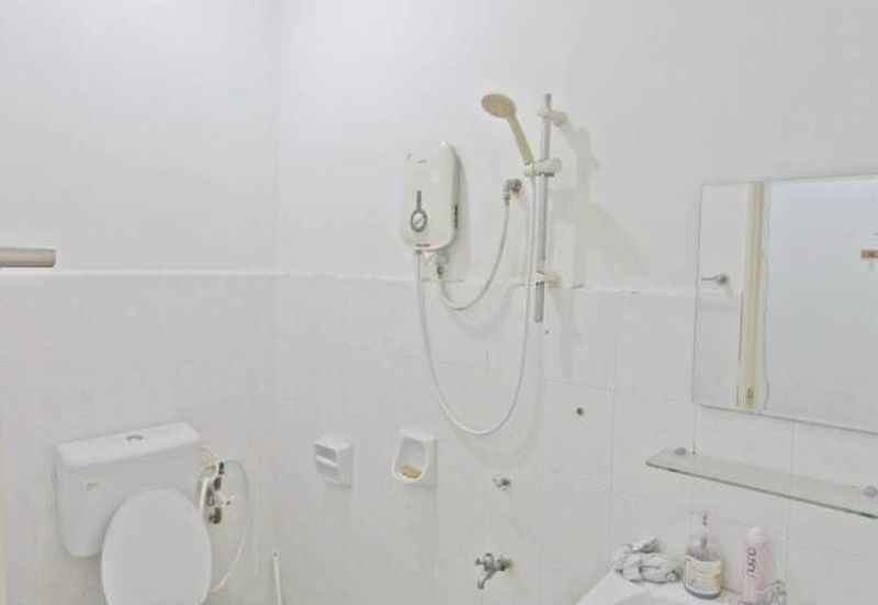 Kulai / Bandar Putra/ Jalan Merak / Single Storey Corner lot 