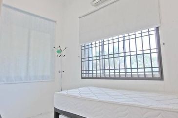 Kulai / Bandar Putra/ Jalan Merak / Single Storey Corner lot 