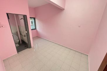 Kulai Saleng / Tamam Muhibbah / Jalan Jambu / 2 Storey Terrace House Renovated unit