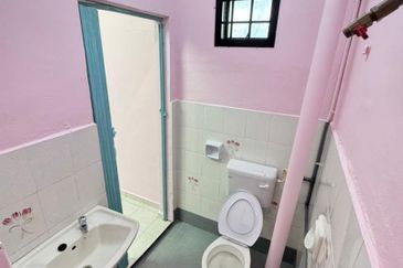 Kulai Saleng / Tamam Muhibbah / Jalan Jambu / 2 Storey Terrace House Renovated unit