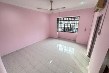 Kulai Saleng / Tamam Muhibbah / Jalan Jambu / 2 Storey Terrace House Renovated unit