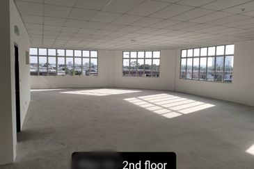 Kulai/Bandar Indahpura / Jalan Kiambang /Vervocity Commercial Hub /3 Storey Shop  Corner Unit Facing Mainroad