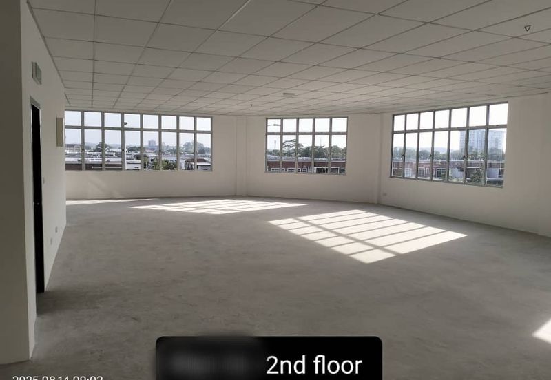 Kulai/Bandar Indahpura / Jalan Kiambang /Vervocity Commercial Hub /3 Storey Shop  Corner Unit Facing Mainroad