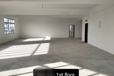 Kulai/Bandar Indahpura / Jalan Kiambang /Vervocity Commercial Hub /3 Storey Shop  Corner Unit Facing Mainroad