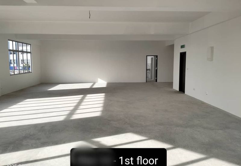 Kulai/Bandar Indahpura / Jalan Kiambang /Vervocity Commercial Hub /3 Storey Shop  Corner Unit Facing Mainroad