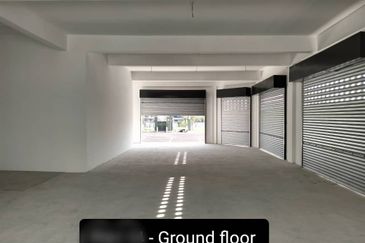 Kulai/Bandar Indahpura / Jalan Kiambang /Vervocity Commercial Hub /3 Storey Shop  Corner Unit Facing Mainroad