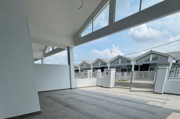 Kulai /Bandar Putra /Jalan Bayan 3 ✅Super big Single Storey Endlot House / Brand New Unit