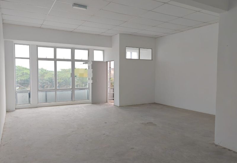 Kulai Senai / Taman Scientex Utama /  📍Jalan Persiaran Scientex Utama /3-Storey Shop Office / Facing Main Road