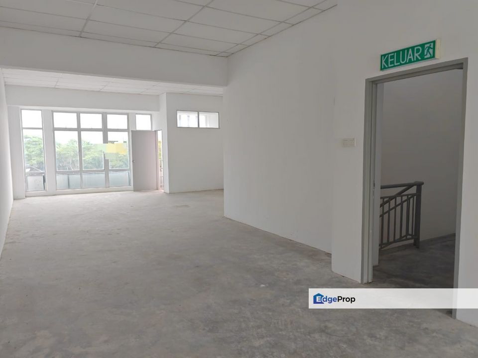 Kulai Senai / Taman Scientex Utama /  📍Jalan Persiaran Scientex Utama /3-Storey Shop Office / Facing Main Road, Johor, Senai