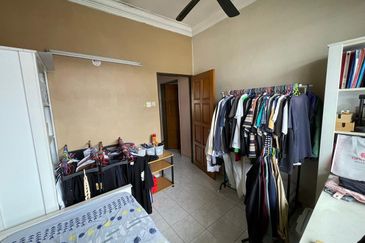 Kulai / Taman Sungai Emas / Jalan Budiman 6 / Double Storey House 