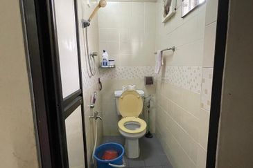 Kulai / Taman Sungai Emas / Jalan Budiman 6 / Double Storey House 