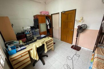 Kulai / Taman Sungai Emas / Jalan Budiman 6 / Double Storey House 