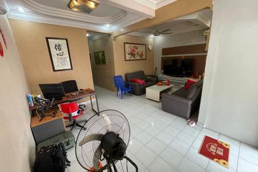 Kulai / Taman Sungai Emas / Jalan Budiman 6 / Double Storey House 