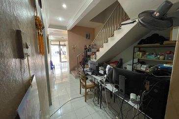 Kulai / Taman Sungai Emas / Jalan Budiman 6 / Double Storey House 